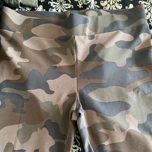 Camo leggings